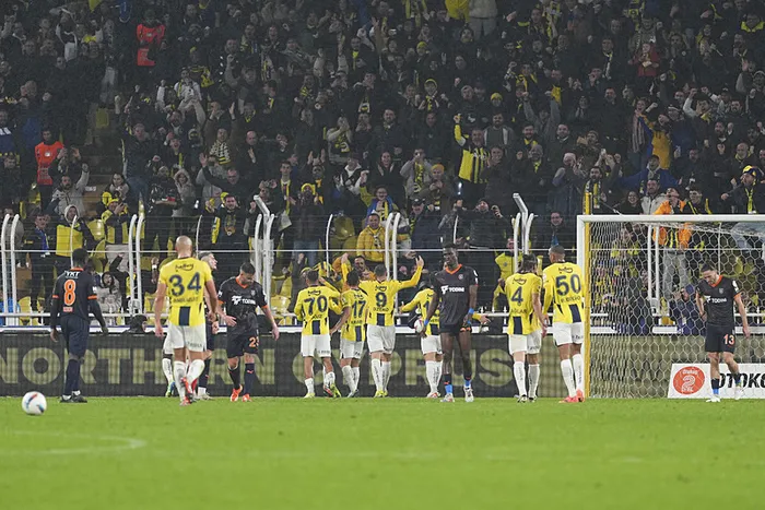son-dakika-haberi-fenerbahce-basaksehiri-golculeriyle-devirdi-kadikoyde-ust-uste-4galibiyet-1734286324364.jpeg