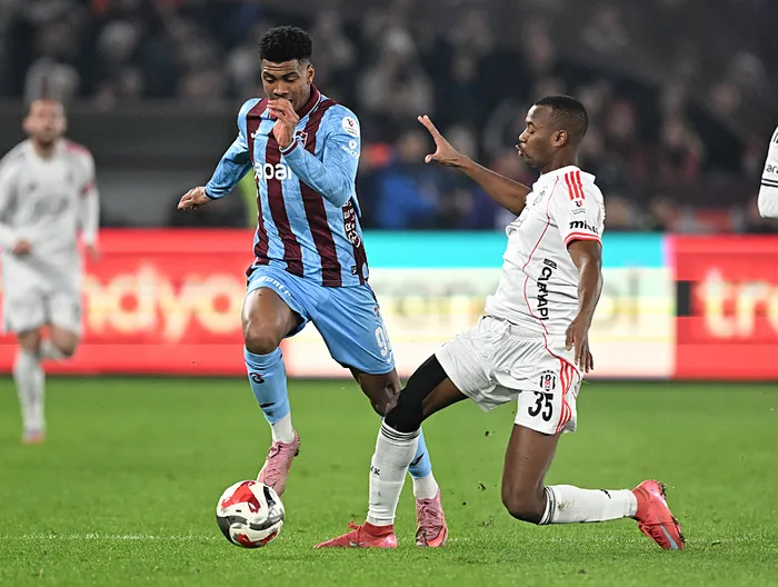 canli-trabzonspor-besiktas-macta-ikinci-yari-oynaniyor-1765736982369.jpeg