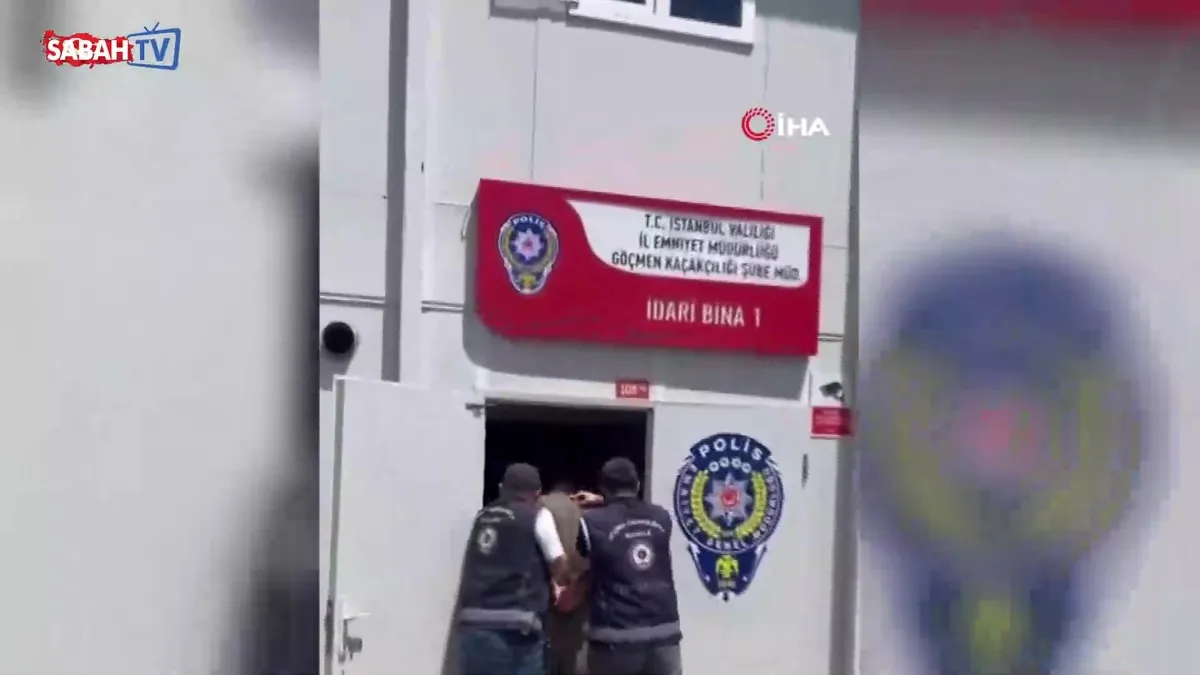 İnterpol tarafından aranan şüpheli İstanbul Havalimanı’nda yakalandı! videosunu izle İnterpol tarafından aranan şüpheli İstanbul Havalimanı’nda yakalandı! videosunu izle