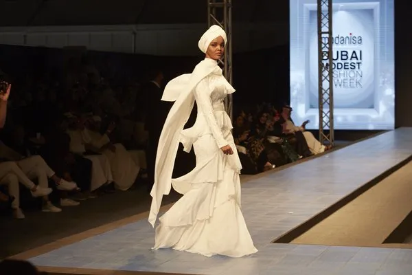 Mülteci kampından podyumlara dünyanın top tesettür modeli: Halima Aden