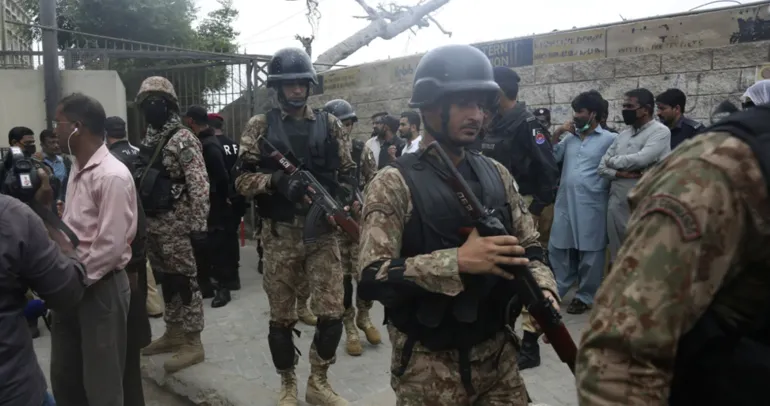 Pakistan’da militanlara operasyon: 12 ölü