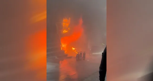 Eminönü’nde bir dükkanda çıkan yangın söndürüldü Eminönü’nde bir dükkanda çıkan yangın söndürüldü