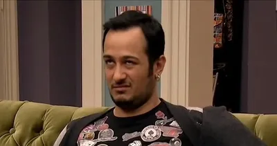 Sarp Apak’tan kahkahaya boğan itiraf! Yıllarca krem sanıp yüzüne sürmüş...Gerçek öyle bir şey çıktı ki!