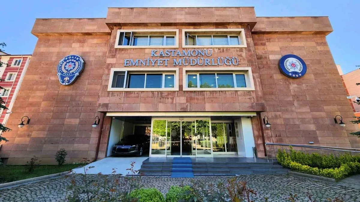 FETÖ/PDY firarisi Koza İpek Holding eski yöneticisi Kastamonu’da yakalandı FETÖ/PDY firarisi Koza İpek Holding eski yöneticisi Kastamonu’da yakalandı