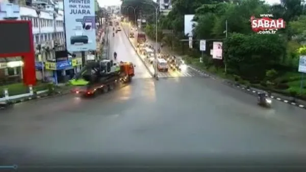Freni boşalan kamyon kırmızı ışıkta bekleyen araçları biçti: 4 ölü, 22 yaralı | Video