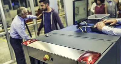 Yolcu ’Ritüel İçin’ Dedi: Havalimanı Görevlileri Dondu Kaldı