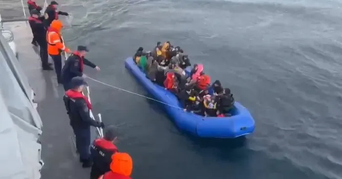 Balıkesir’de 56 düzensiz göçmen yakalandı