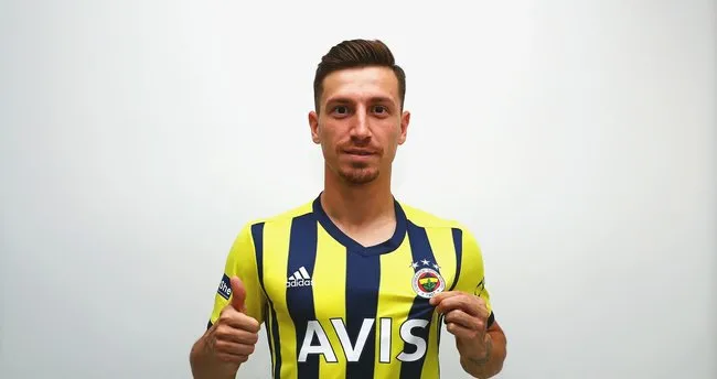 Fenerbahçe Mert Hakan Yandaş'ın lisansını çıkardı
