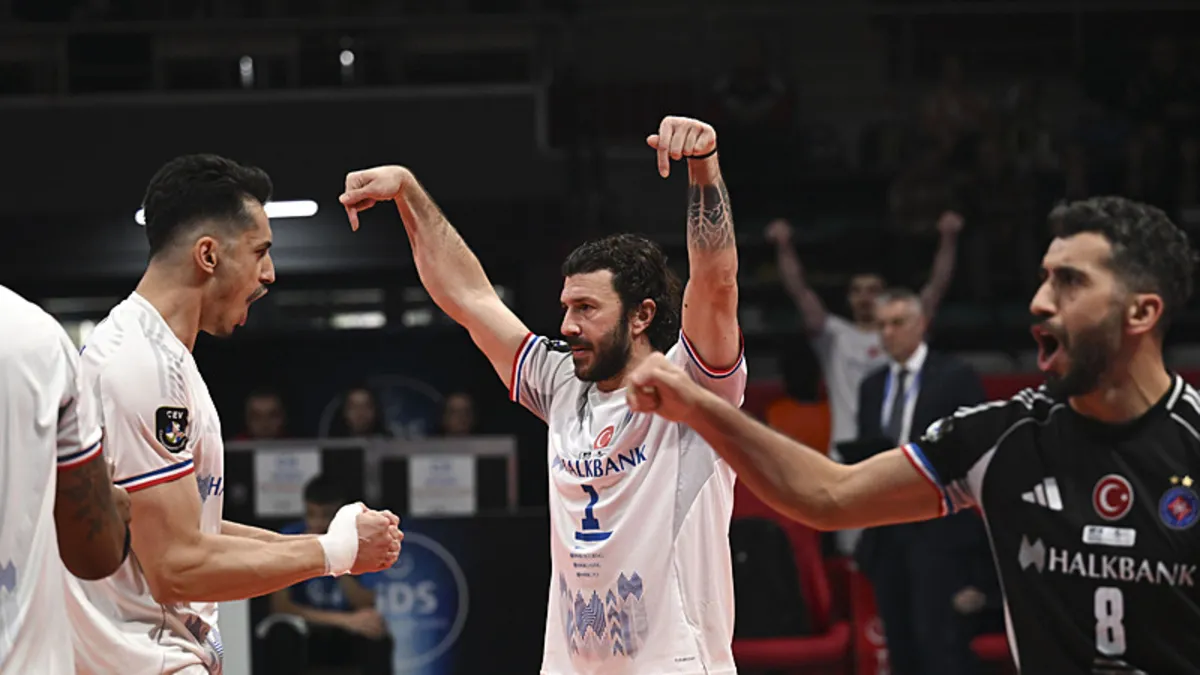 Halkbank, Fenerbahçe Medicana'ya set vermedi!