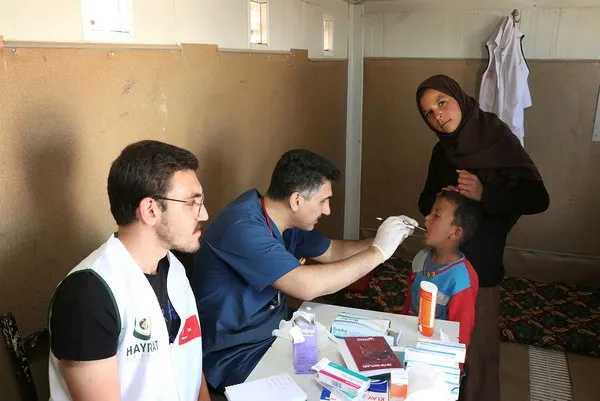 Türk doktorlar Suriye'de şifa dağıttı