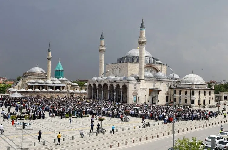 Türkiye'nin dört bir yanında Muhammed Mursi için gıyabi cenaze namazı kılındı