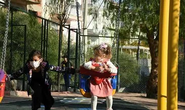 İzmir depreminin simgesi Ayda, annesinin adı verilen parkta oynadı! Babadan yürek burkan sözler