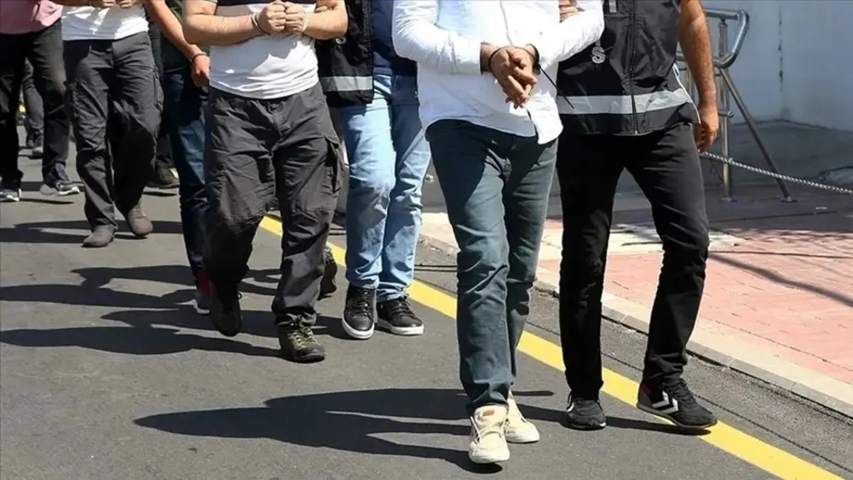 ‘Taşlar’ suç örgütü davasında detaylar ortaya çıktı: 24 ayrı eyleme karışmışlar… ‘Taşlar’ suç örgütü davasında detaylar ortaya çıktı: 24 ayrı eyleme karışmışlar…