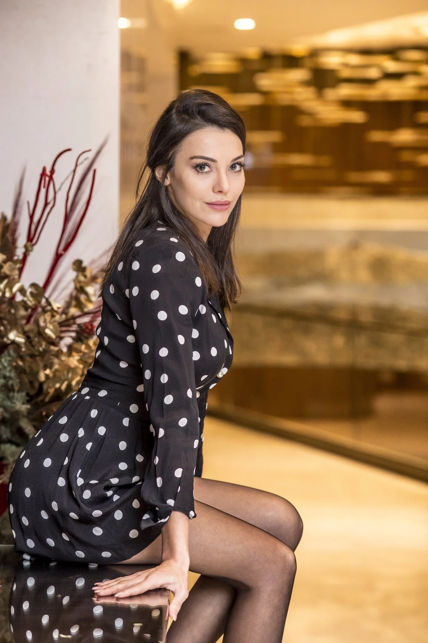 tuvana turkay in ablasi katre turkay i