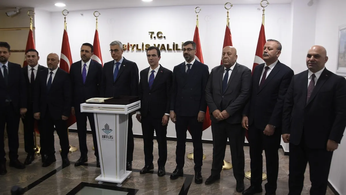 Bakan Memişoğlu: “Bitlis’ten başka illere hasta sevkini engelleyeceğiz” Bakan Memişoğlu: “Bitlis’ten başka illere hasta sevkini engelleyeceğiz”