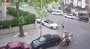 At arabası ile otomobile çarpıp kaçtı | Video