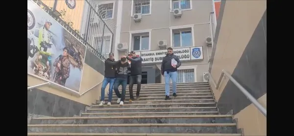 kepenk-kopyalayip-kuyumcu-soyanlar-yakalandi-60-saniyede-35-milyonluk-soygun-1738133438919.jpg