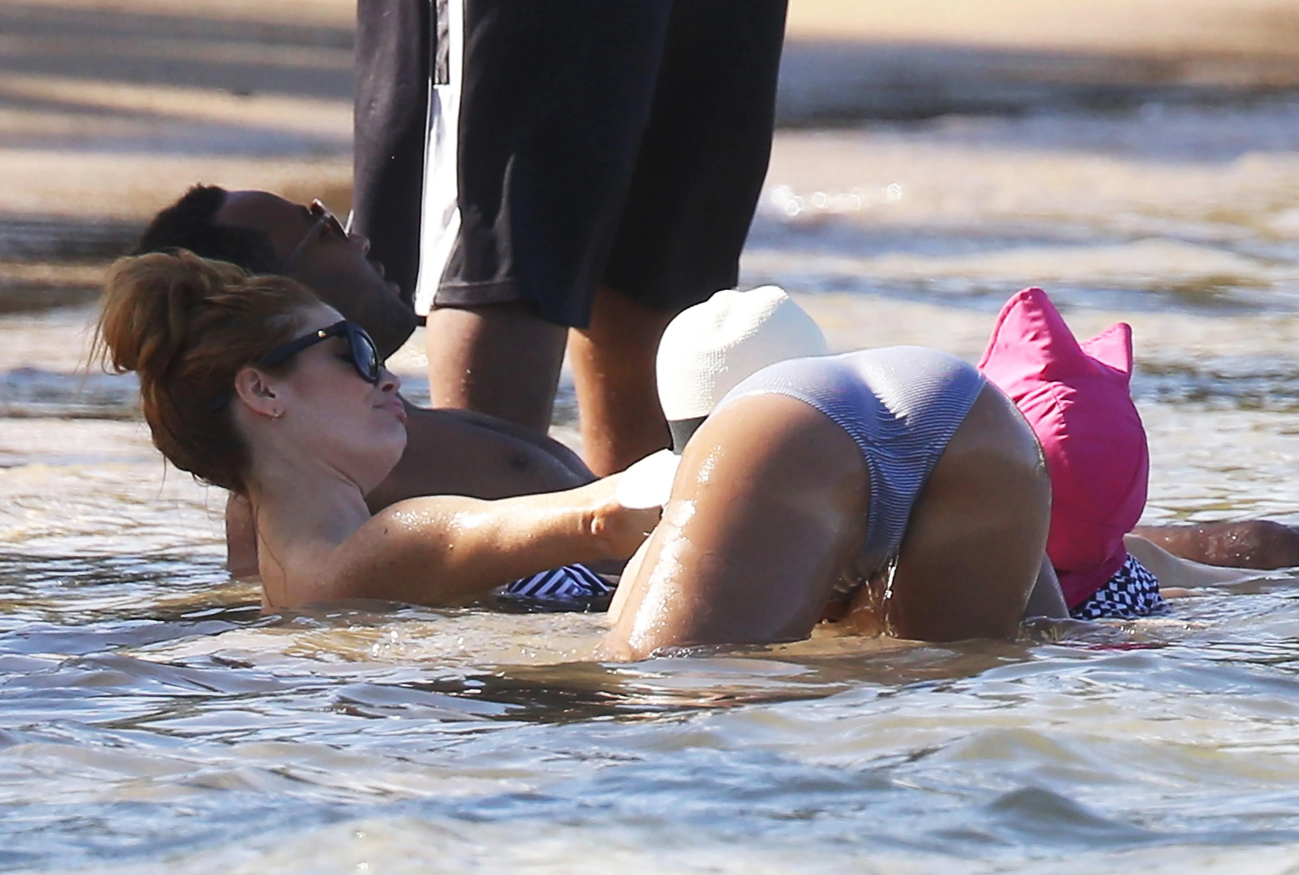 Jessica Alba shows off bikini body - Mirror Online