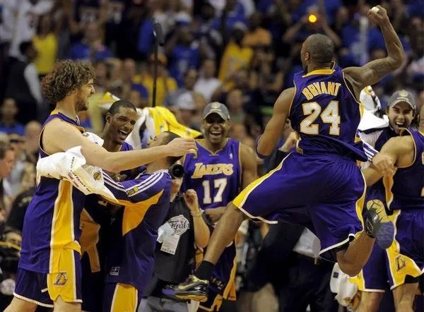 Los Angeles Lakers şampiyon