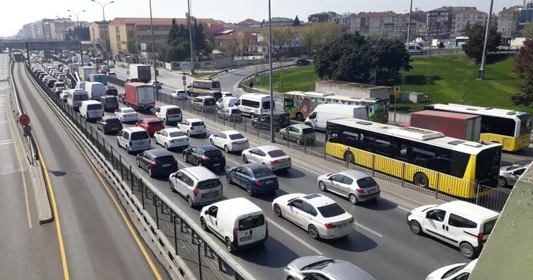 Tam kapanmanın ilk gününde trafik kilit! Bu görüntüler bu sabah İstanbul’da çekildi