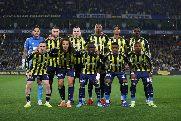 canli-super-ligde-fenerbahce-rizespor-maci-1776446764018.jpeg