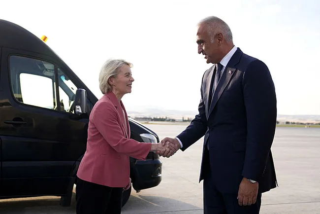 bakan-ersoydan-nato-zirvesinde-yogun-diplomasi-trafigi-1783360274422.jpeg