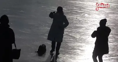 Yüzeyi buzla kaplanan Çıldır Gölü misafirlerini ağırlamaya başladı | Video