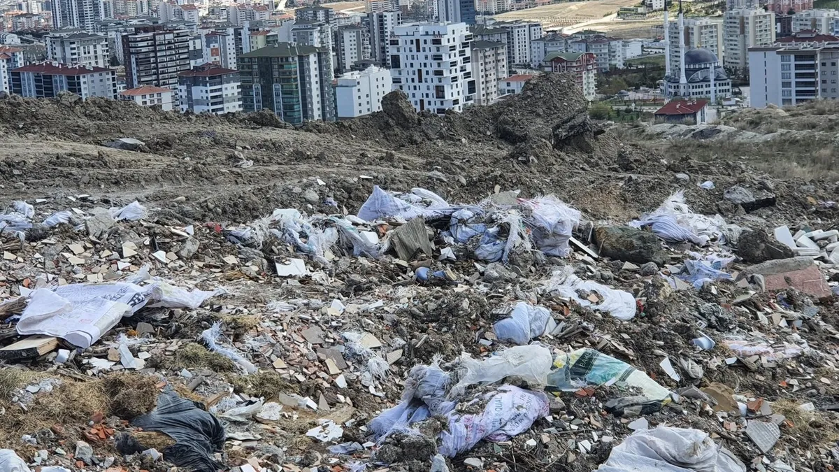 Uyarıları dinlemeyip çöp dökmeye devam ettiler! CHP'li Etimesgut Belediyesi'ne ceza Uyarıları dinlemeyip çöp dökmeye devam ettiler! CHP'li Etimesgut Belediyesi'ne ceza