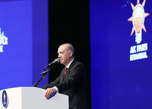 baskan-erdogan-ozel-suc-orgutunun-posta-guvercini-gibi-1748178464084.jpeg Başkan Erdoğan: Özel, suç örgütünün posta güvercini gibi hareket ediyor