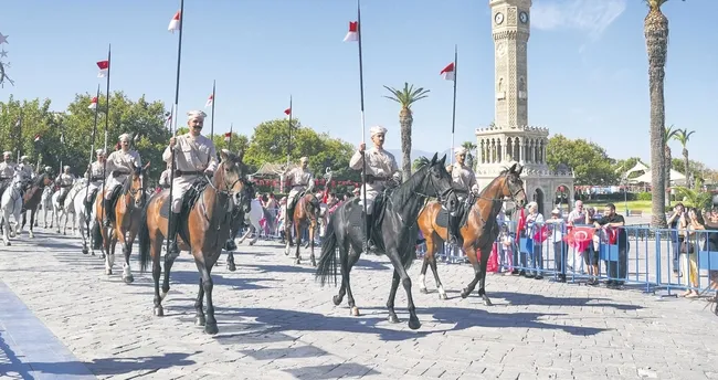İzmir’de kurtuluş coşkusu
