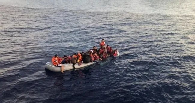 Fransa Aciklarinda Gocmen Teknesi Alabora Oldu 2 Si Cocuk 4 Olu Son Dakika Haberler