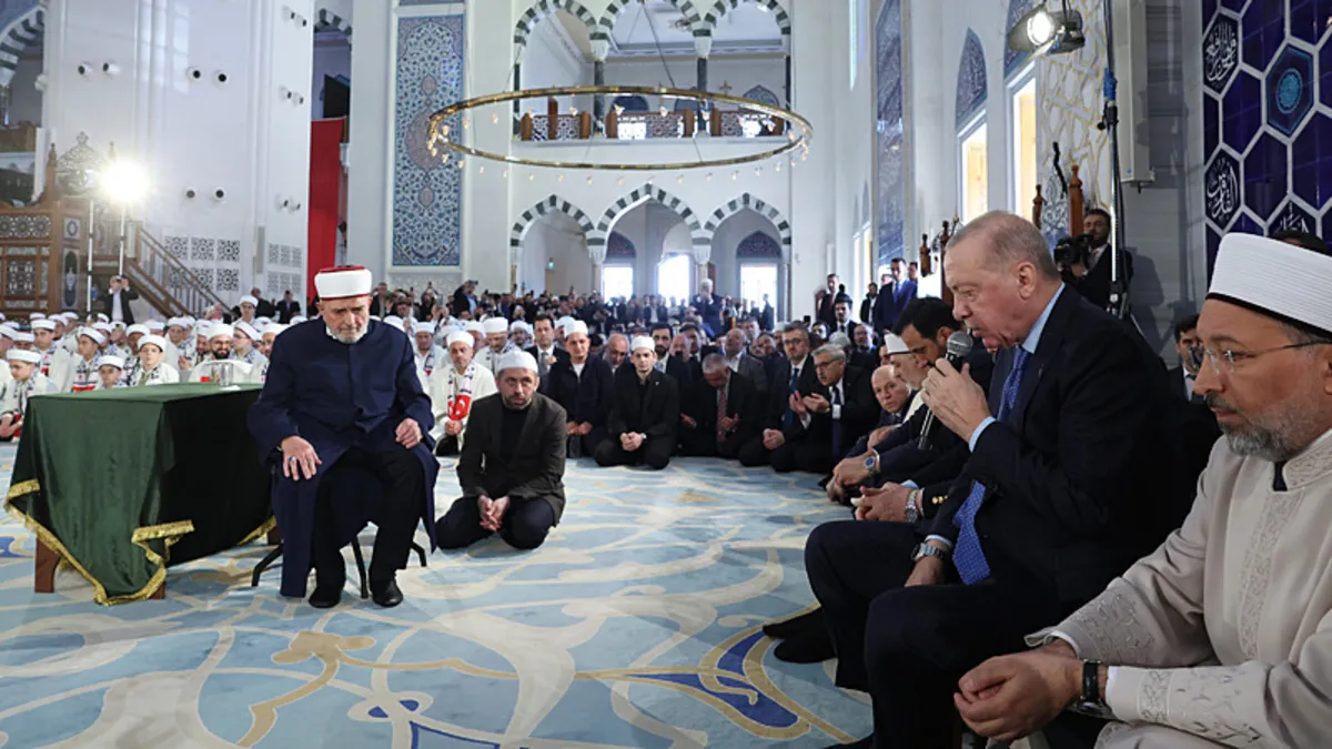 Başkan Erdoğan’dan Kur’an-ı Kerim tilaveti Başkan Erdoğan’dan Kur’an-ı Kerim tilaveti