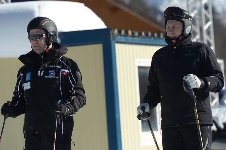 Putin ile Medvedev’in kayak keyfi