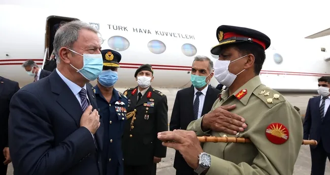 Milli Savunma Bakani Hulusi Akar Pakistan Savunma Bakani Ile Gorustu Son Dakika Haberler