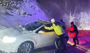 Vali kar nedeniyle yolda kalan vatandaşları kurtaran kurumlara sosyal medya aracılığı ile teşekkür etti #bartin