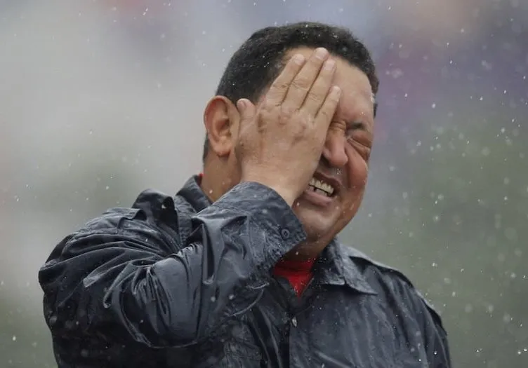 Yağmur altında Chavez