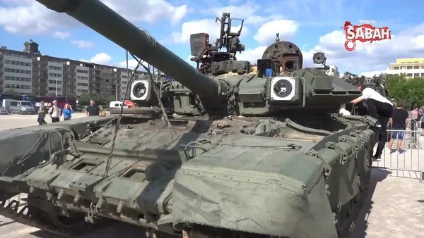 Savaşta ele geçirilen Rus tankları Çekya’nın Başkenti Prag’da sergileniyor | Video