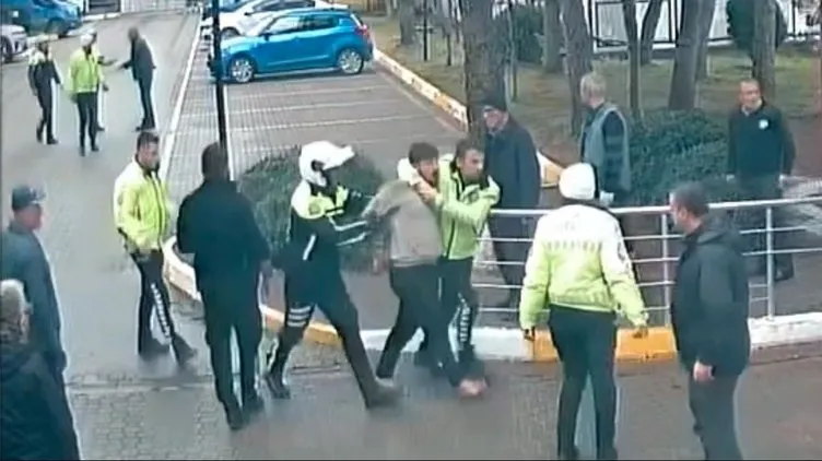 İstanbul’da korkutan anlar: Denetimden kaçtı! Yakalanınca polisin burnunu kırdı! O anlar kamerada!