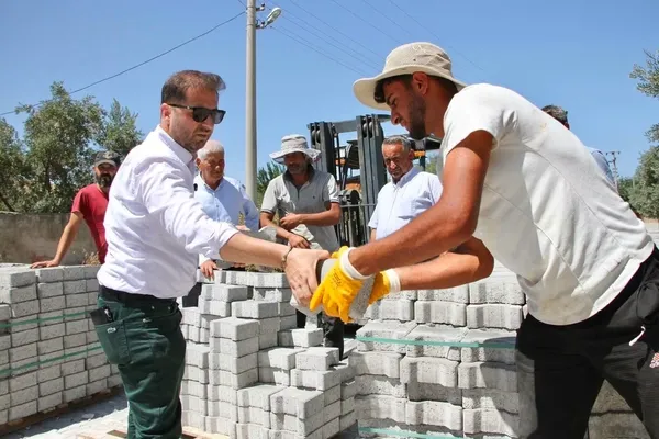 tirede-kirsal-kalkinma-hamlesi-20-bin-metrekare-kilit-parke-tasi-destegi-1785492325684.jpg
