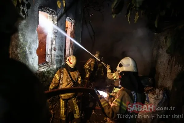 Fatih'te metruk binada yangın