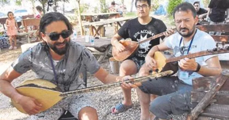 Bağlama ustaları bir araya geliyor