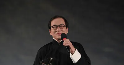 71 yaşındaki Jackie Chan’i hıçkırıklara boğan Gazze anısı: Canlı yayında gözyaşları sel oldu!