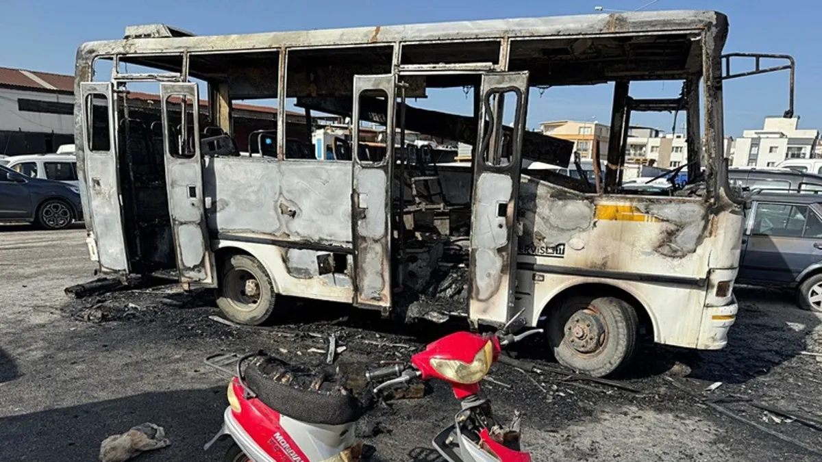 Sığındığı otobüste yanarak can verdi