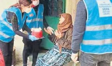 Ayşe nineye doğum günü kutlaması