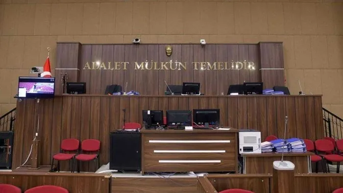 sevgilisini-oldurmekten-muebbet-hapis-istemiyle-hakim-karsisina-cikti-kendisini-bicakladi-dedi-1769070831231.jpeg