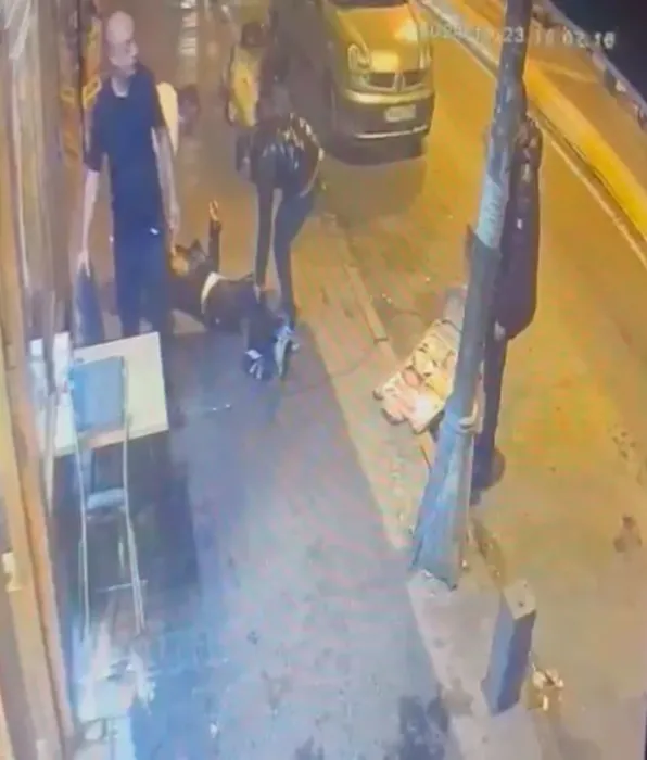 İstanbul’da akılalmaz olay: Küfür nedeniyle tartıştı: Kendi bacağını vurdu!