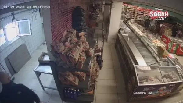 Girdiği markette kasaları boşaltıp üstüne soda içti | Video