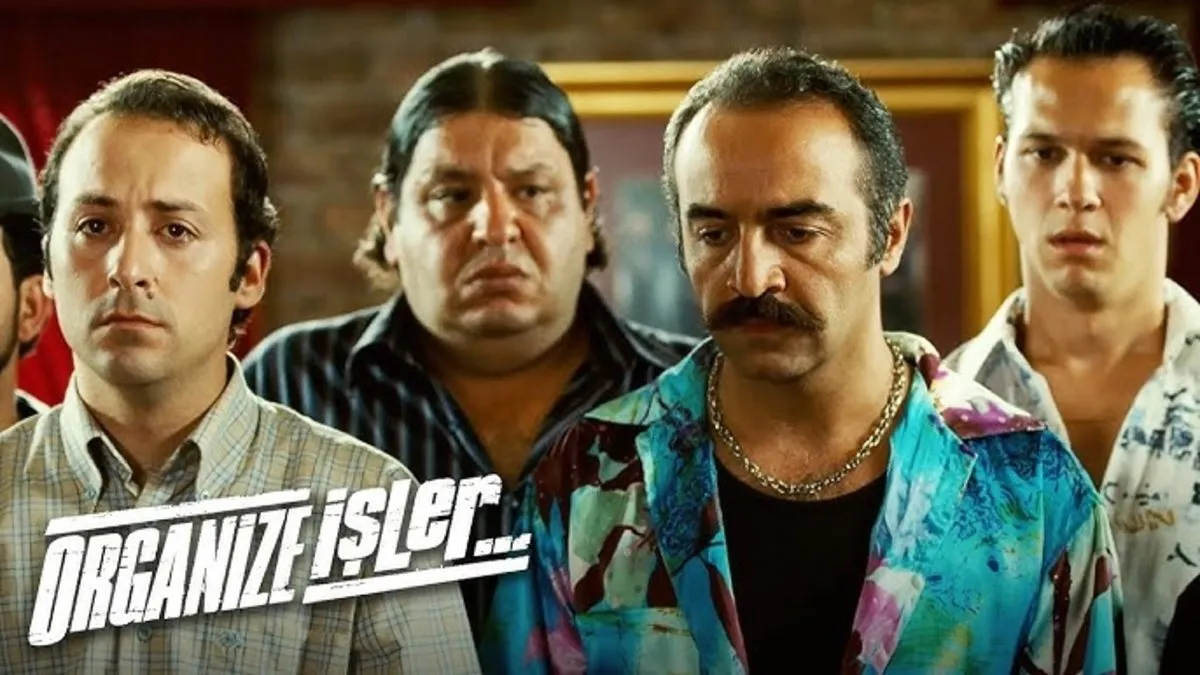 Organize İşler filminin konusu ne, oyuncu kadrosunda kimler var? Sinemaseverler ekran başına! Organize İşler bu akşam TV'de!