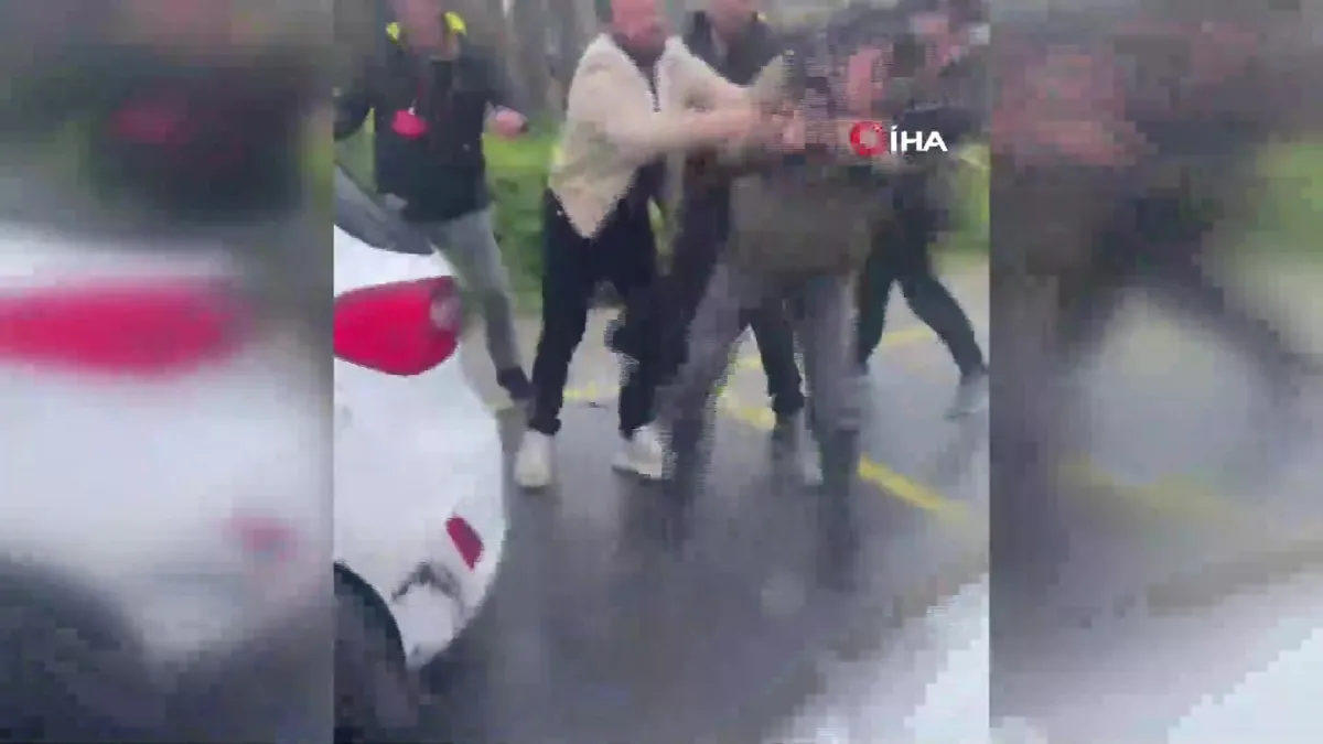 İstanbul Silivri’de direksiyon sınavında kalan sürücü adayı, babası ile bitlikte dehşet saçtı | Video videosunu izle İstanbul Silivri’de direksiyon sınavında kalan sürücü adayı, babası ile bitlikte dehşet saçtı | Video videosunu izle