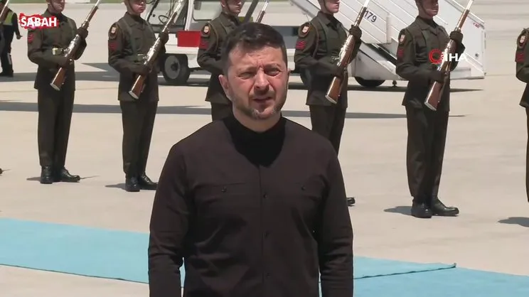 Ukrayna Devlet Başkanı Zelenskiy’i taşıyan uçak Ankara’ya indi | Video